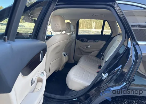 2016 Mercedes-Benz Glc 300 z USA, uszkodzony, nr VIN WDC0G4JB0GF071901